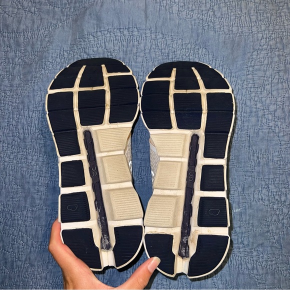 On Cloud Tennis Shoes - Picture 5 of 9